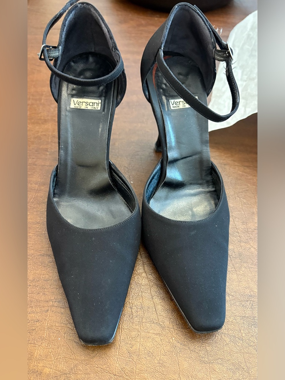 Versani Black Pointed-Toe Ankle-Strap Heels. Size 7B